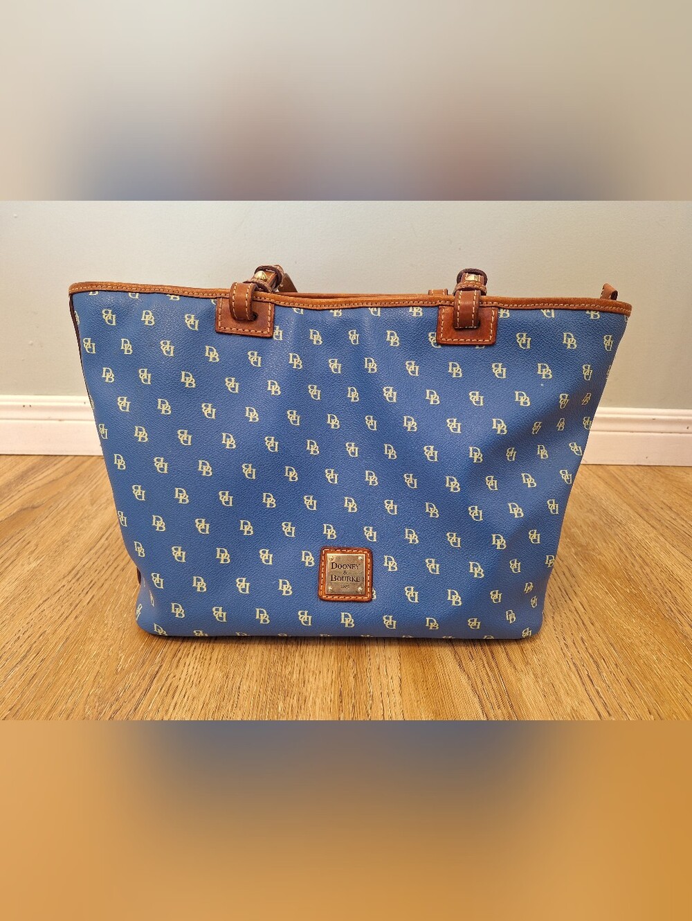 Dooney & Bourke Gretta Leisure Shopper Tote